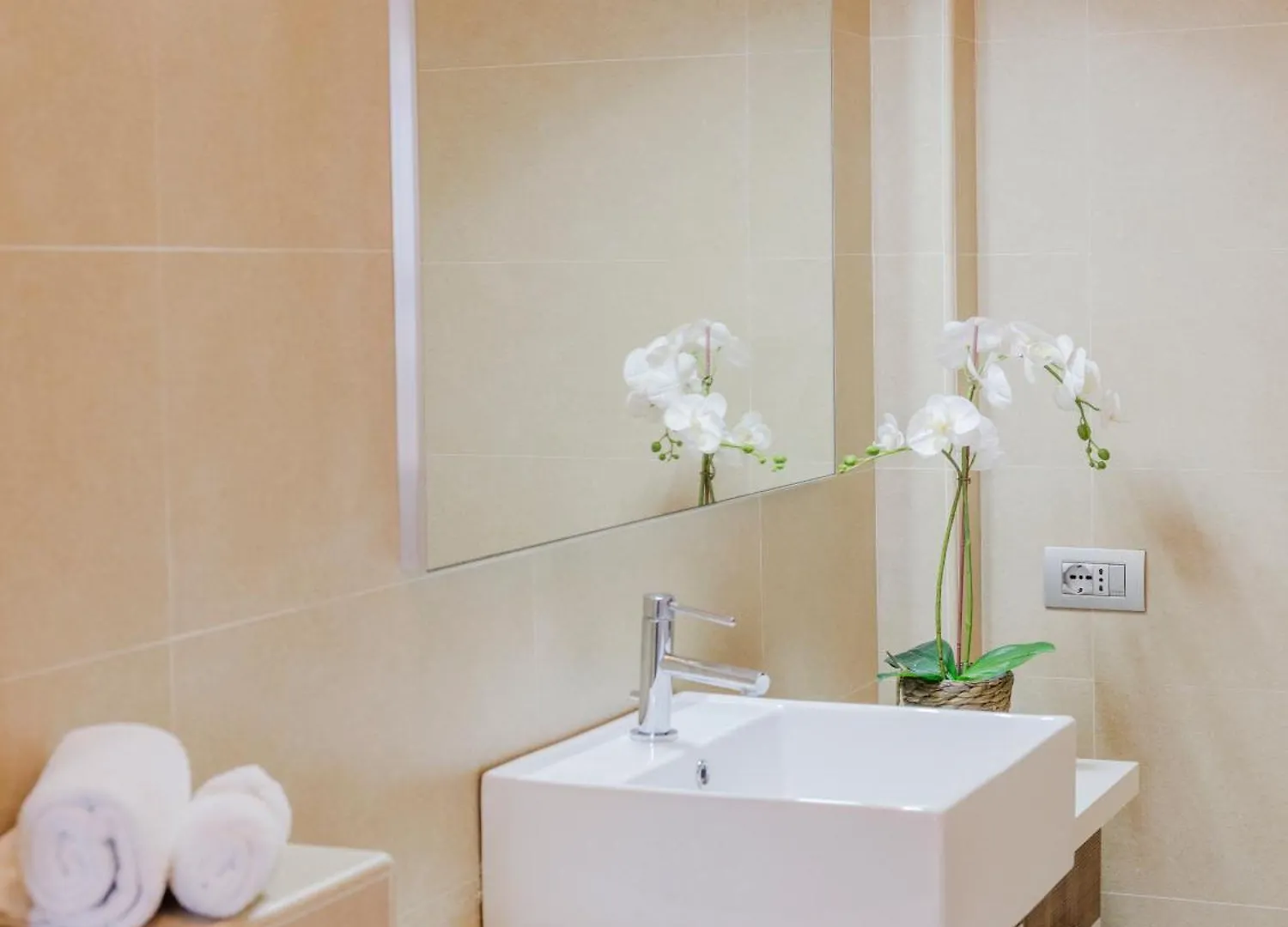 Casa Ari - Bright And Spacious Flat With Terrace Apartment Florence Italy