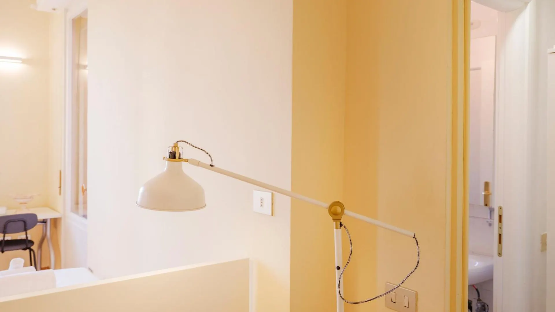 Casa Ari - Bright And Spacious Flat With Terrace Apartment Florence