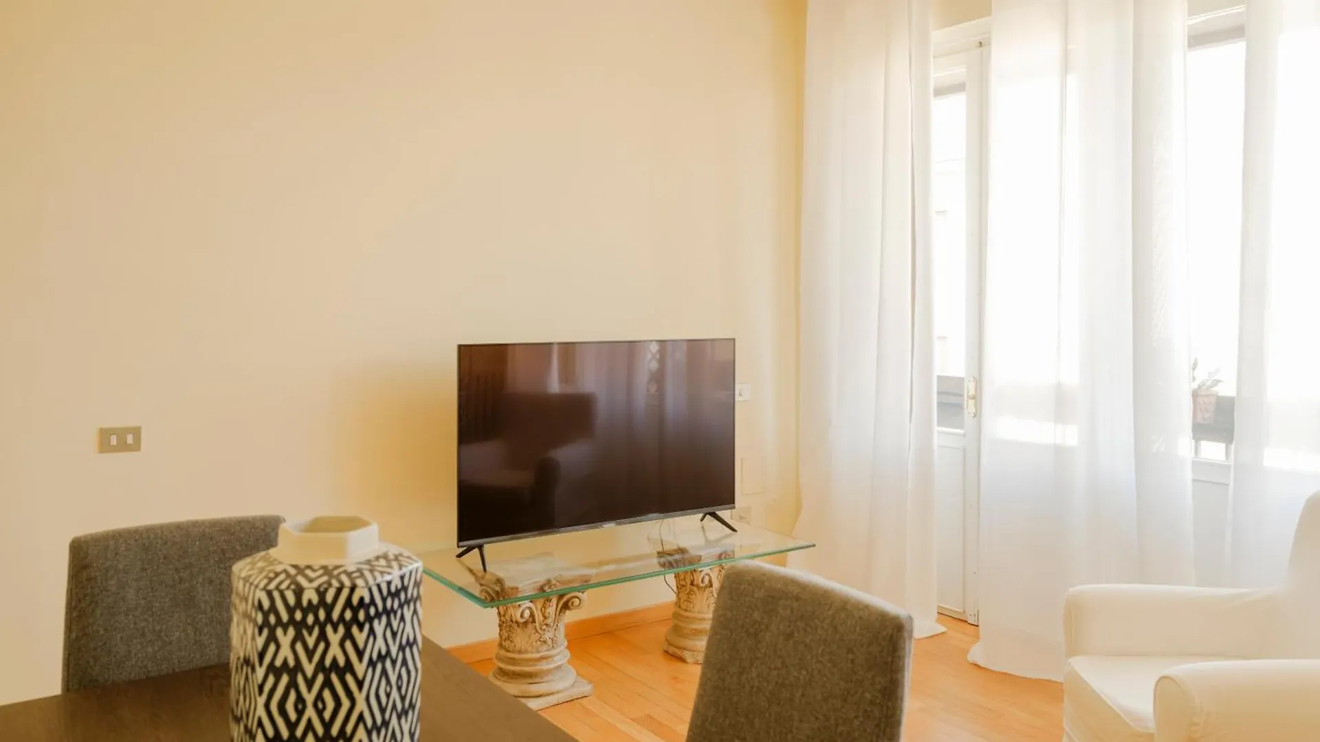 Casa Ari - Bright And Spacious Flat With Terrace Apartment Florence Italy